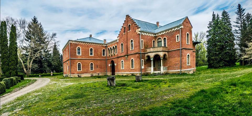 Castelul Rosu de la Hemeius