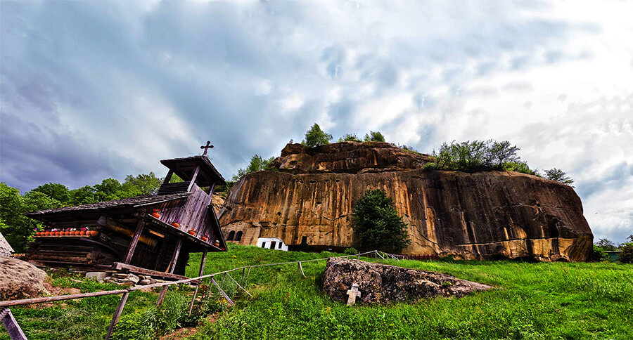 Manastirea Corbii de Piatra Romania