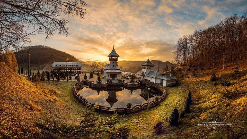 manastirea crisan romania