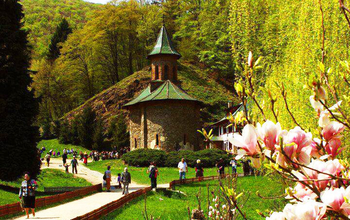 mormantul lui Arsenie Boca
