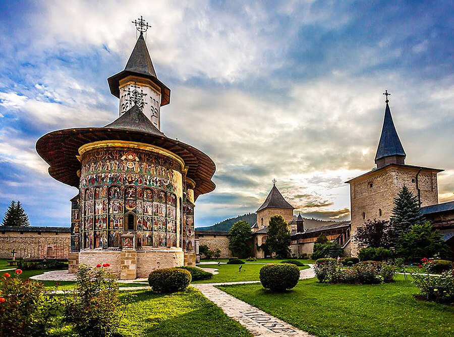 manasirea sucevita in Bucovina monasteries romania