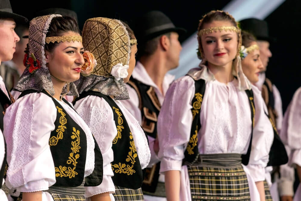 traditional romanian costume