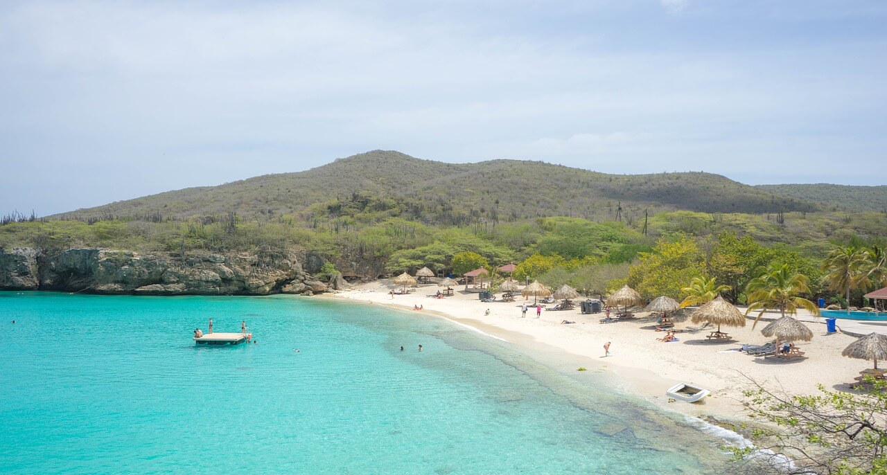 kenepa beach curacao knip
